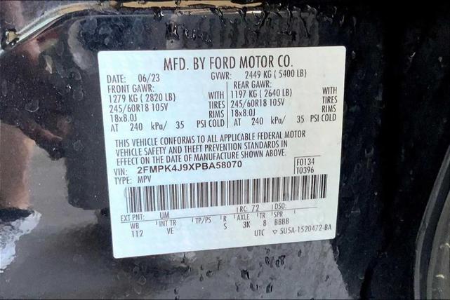Photo of 2023 Agate Black Metallic Ford Edge