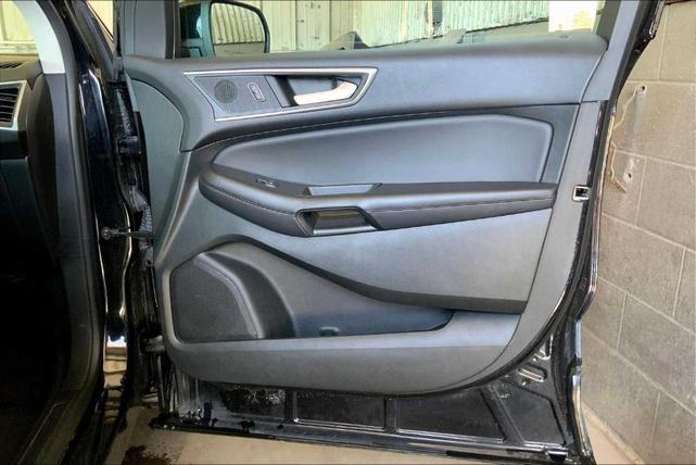 Photo of 2023 Agate Black Metallic Ford Edge