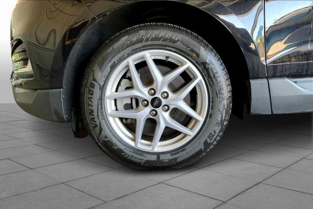Photo of 2023 Agate Black Metallic Ford Edge
