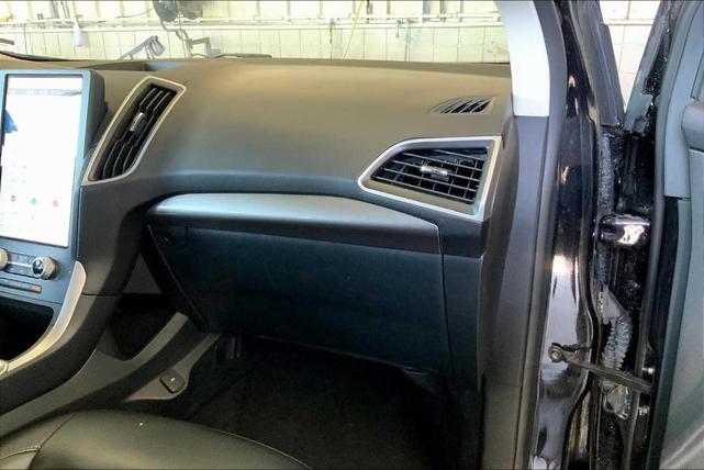 Photo of 2023 Agate Black Metallic Ford Edge