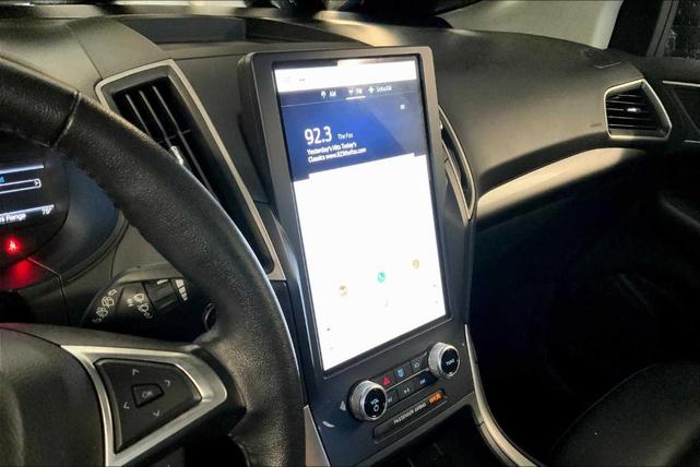 Photo of 2023 Agate Black Metallic Ford Edge