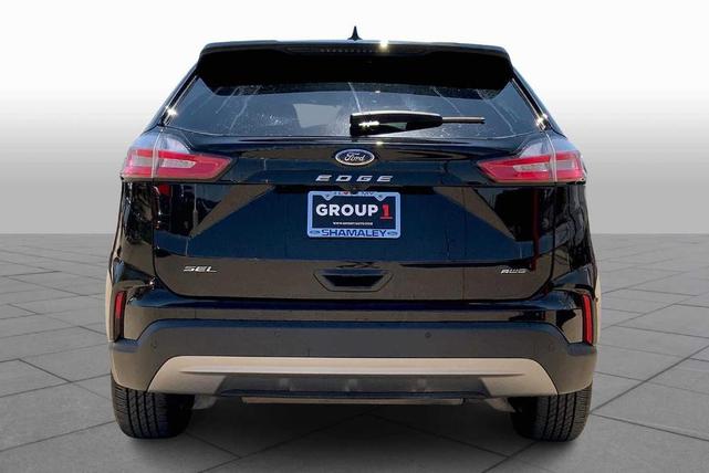 Photo of 2023 Agate Black Metallic Ford Edge