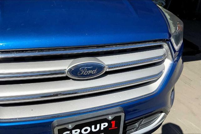 Photo of 2018 Lightning Blue Metallic Ford Escape
