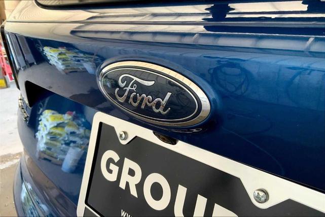 Photo of 2018 Lightning Blue Metallic Ford Escape