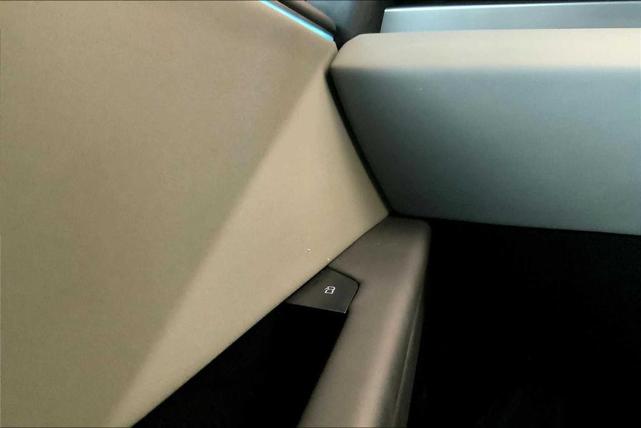 Photo of 2024 Stainless Steel Tesla Cybertruck