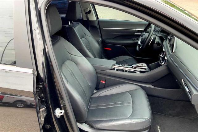 Photo of 2022 Phantom Black Hyundai SONATA