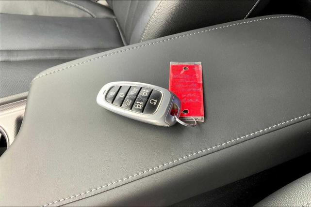 Photo of 2022 Phantom Black Hyundai SONATA