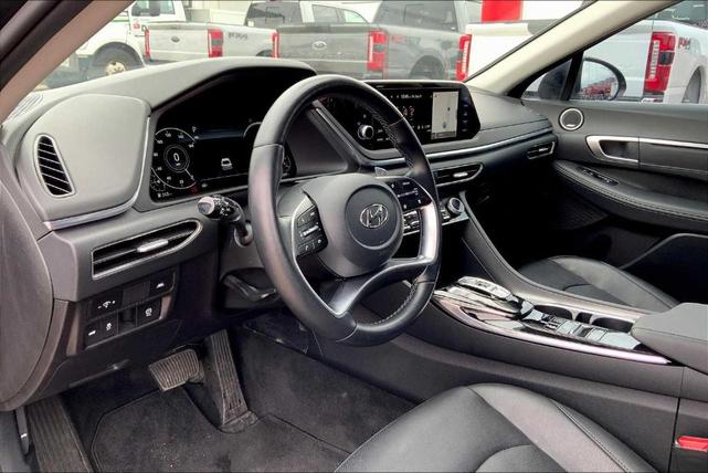 Photo of 2022 Phantom Black Hyundai SONATA