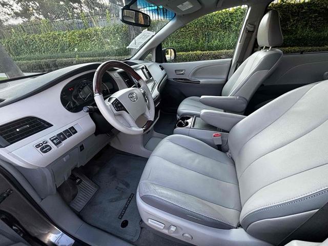 Photo of 2013 Predawn Gray Mica Toyota Sienna