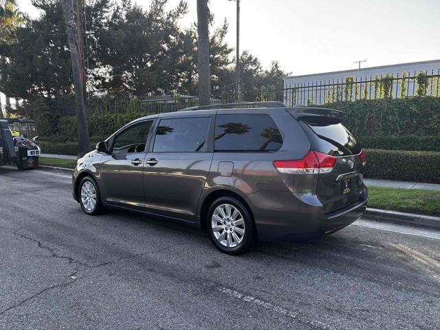 Photo of 2013 Predawn Gray Mica Toyota Sienna