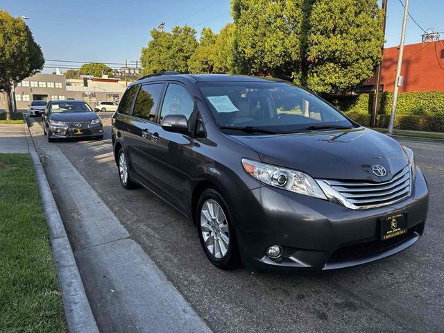 Photo of 2013 Predawn Gray Mica Toyota Sienna