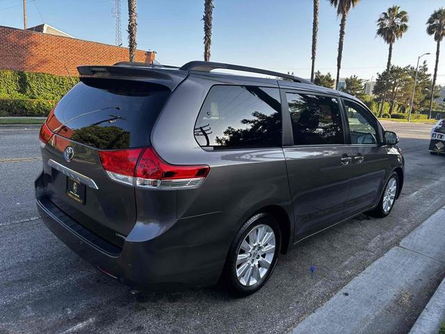 Photo of 2013 Predawn Gray Mica Toyota Sienna