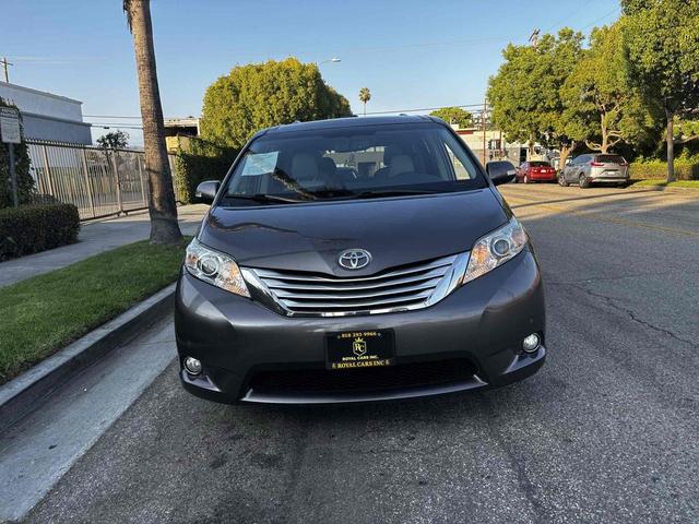 Photo of 2013 Predawn Gray Mica Toyota Sienna