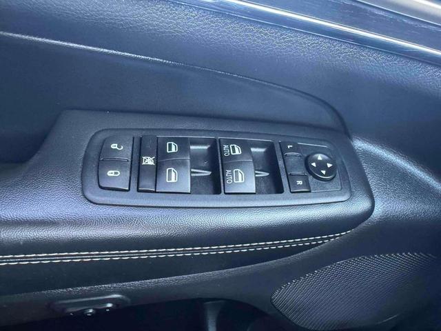 Photo of 2015 Granite Crystal Metallic Clearcoat Jeep Grand Cherokee