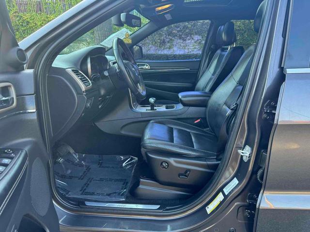 Photo of 2015 Granite Crystal Metallic Clearcoat Jeep Grand Cherokee