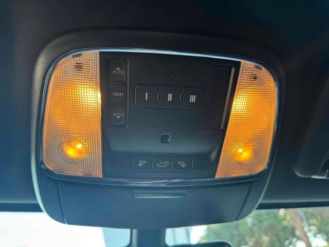 Photo of 2015 Granite Crystal Metallic Clearcoat Jeep Grand Cherokee