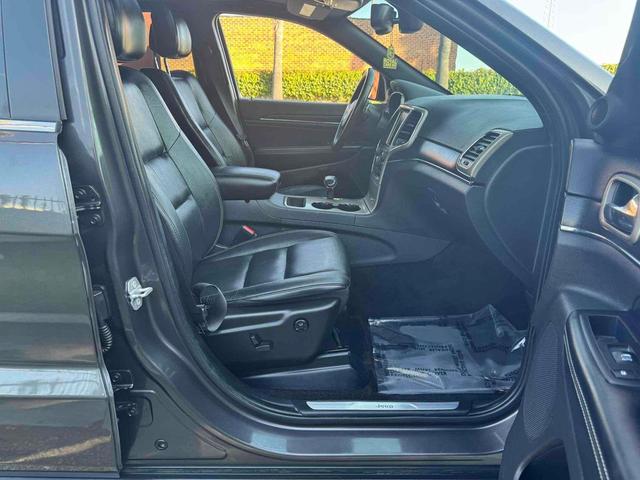 Photo of 2015 Granite Crystal Metallic Clearcoat Jeep Grand Cherokee