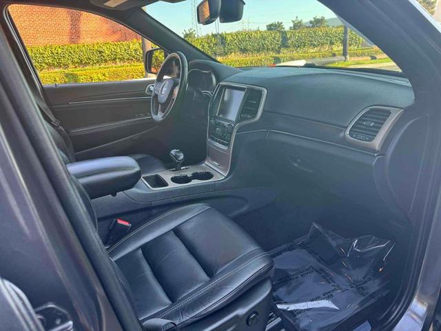 Photo of 2015 Granite Crystal Metallic Clearcoat Jeep Grand Cherokee