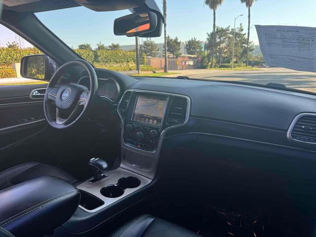 Photo of 2015 Granite Crystal Metallic Clearcoat Jeep Grand Cherokee