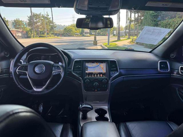 Photo of 2015 Granite Crystal Metallic Clearcoat Jeep Grand Cherokee