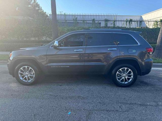 Photo of 2015 Granite Crystal Metallic Clearcoat Jeep Grand Cherokee