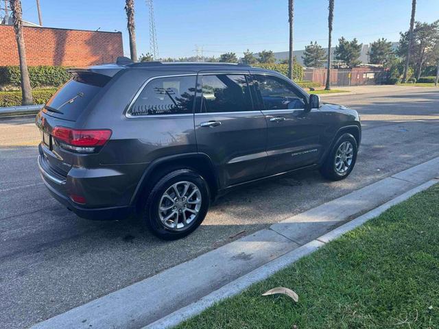 Photo of 2015 Granite Crystal Metallic Clearcoat Jeep Grand Cherokee
