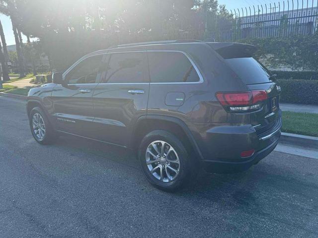 Photo of 2015 Granite Crystal Metallic Clearcoat Jeep Grand Cherokee