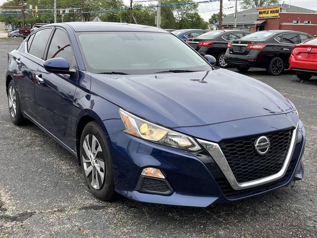 Photo of 2019 Deep Blue Pearl Nissan Altima