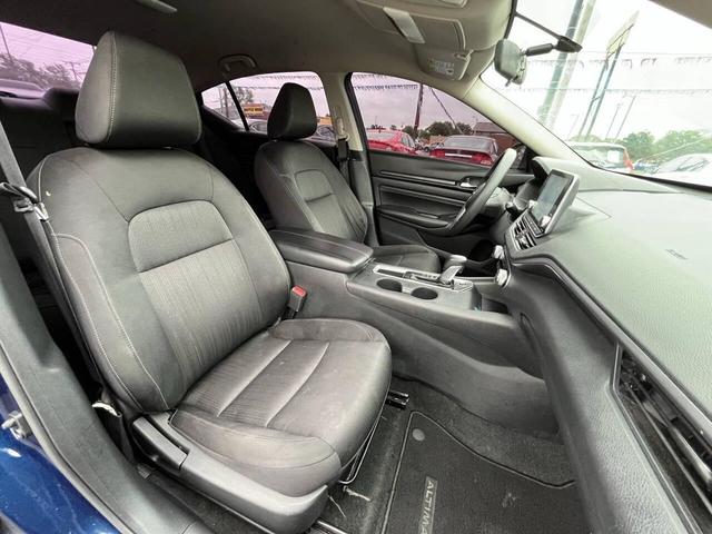 Photo of 2019 Deep Blue Pearl Nissan Altima