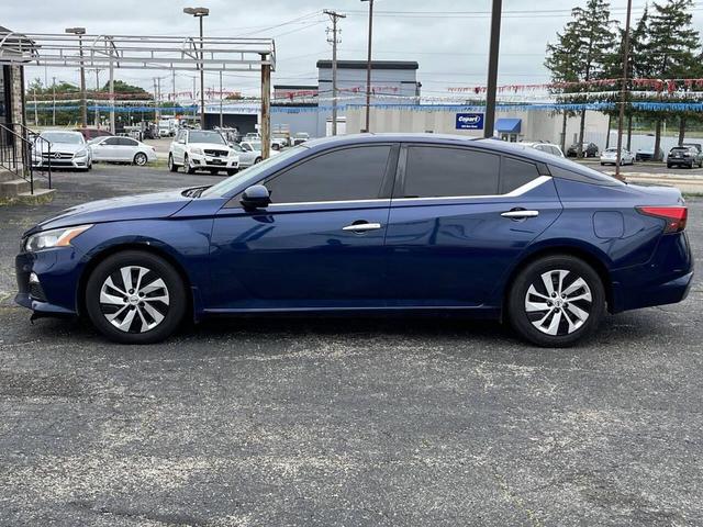 Photo of 2019 Deep Blue Pearl Nissan Altima