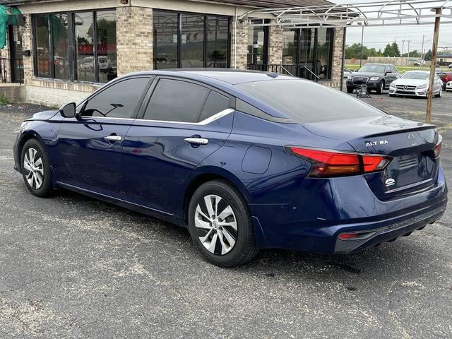 Photo of 2019 Deep Blue Pearl Nissan Altima