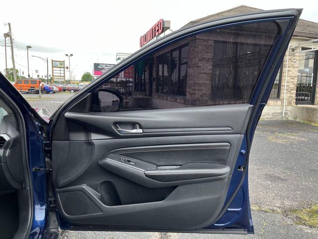 Photo of 2019 Deep Blue Pearl Nissan Altima