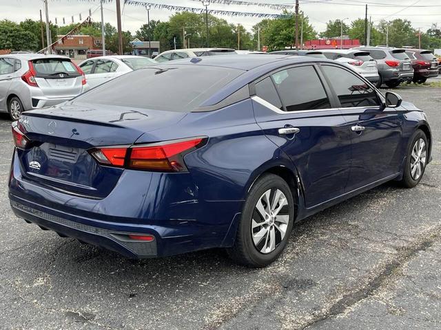 Photo of 2019 Deep Blue Pearl Nissan Altima