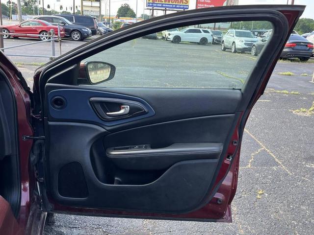 Photo of 2015 Maroon Chrysler 200