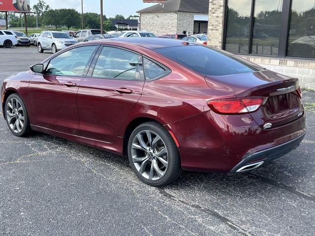 Photo of 2015 Maroon Chrysler 200