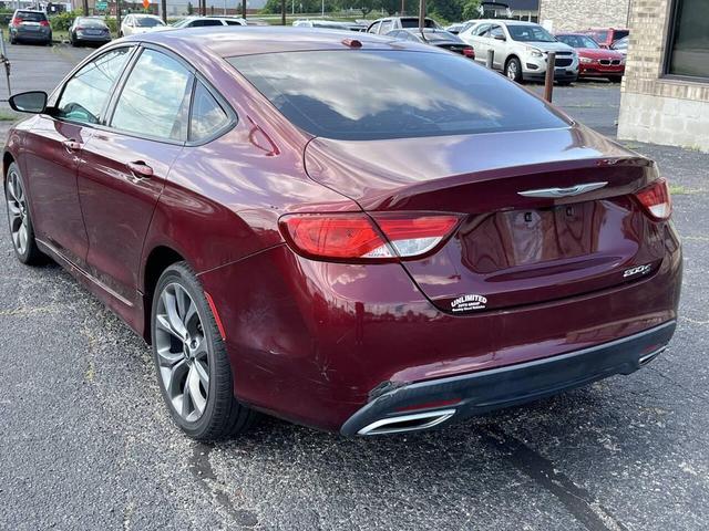 Photo of 2015 Maroon Chrysler 200