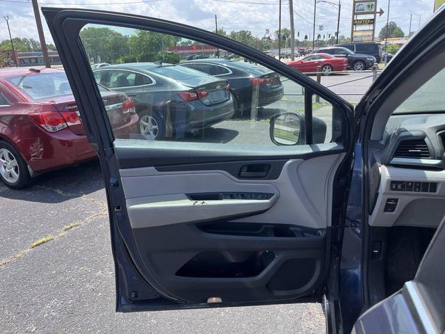 Photo of 2018 Obsidian Blue Pearl Honda Odyssey