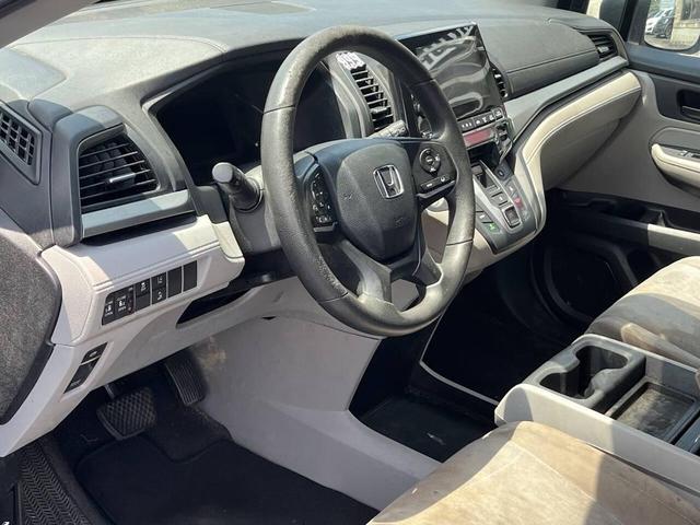 Photo of 2018 Obsidian Blue Pearl Honda Odyssey