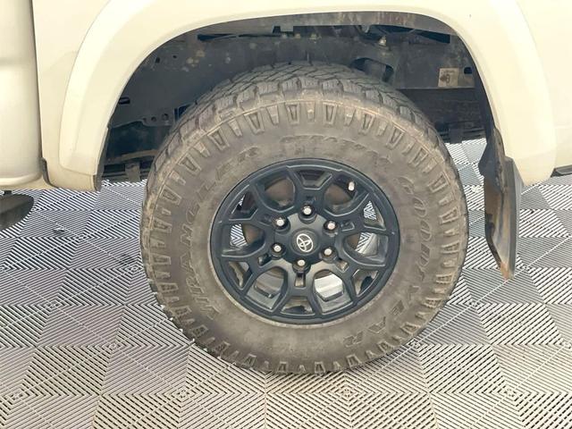 Photo of 2020 Super White Toyota Tacoma