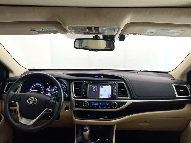 Photo of 2016 Blizzard Pearl Toyota Highlander