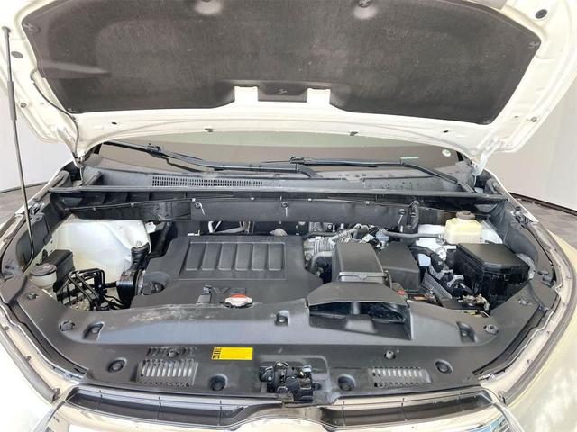 Photo of 2016 Blizzard Pearl Toyota Highlander