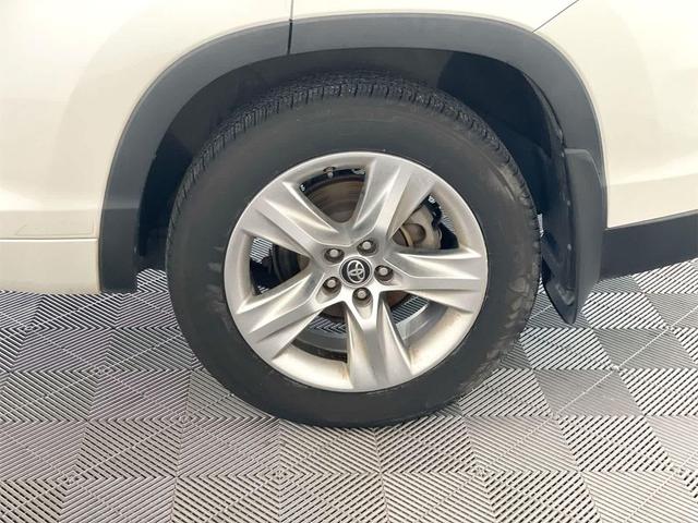 Photo of 2016 Blizzard Pearl Toyota Highlander