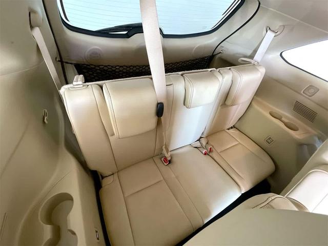 Photo of 2016 Blizzard Pearl Toyota Highlander