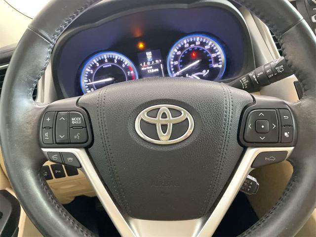 Photo of 2016 Blizzard Pearl Toyota Highlander