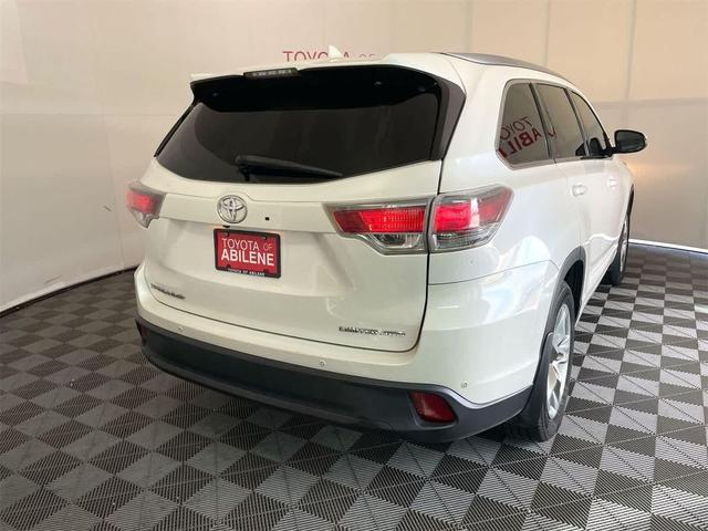 Photo of 2016 Blizzard Pearl Toyota Highlander