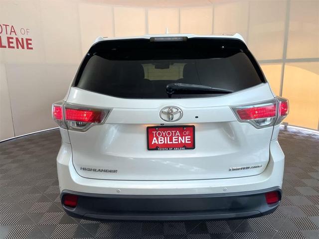 Photo of 2016 Blizzard Pearl Toyota Highlander