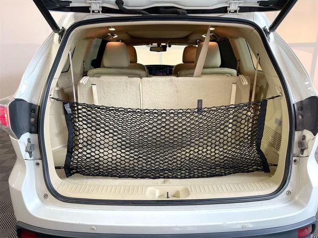 Photo of 2016 Blizzard Pearl Toyota Highlander