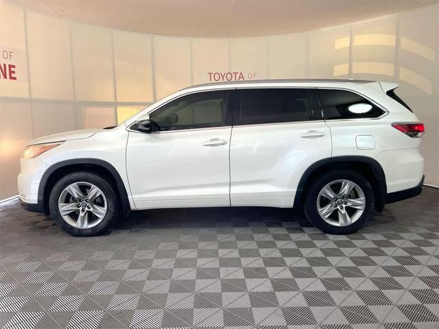 Photo of 2016 Blizzard Pearl Toyota Highlander