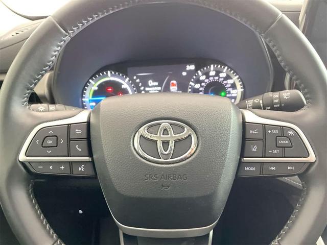 Photo of 2023 Celestial Silver Metallic Toyota Highlander Hybrid