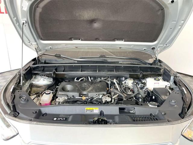 Photo of 2023 Celestial Silver Metallic Toyota Highlander Hybrid